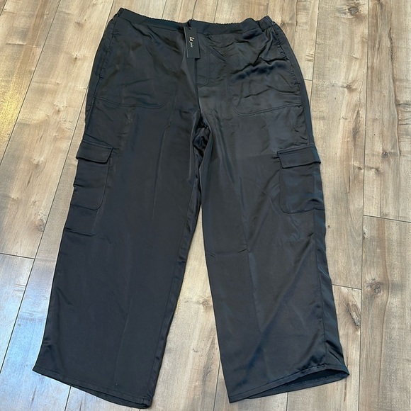 NWT La Joie Satin Cargo Jogger Pant Black Plus Sz 20W - Picture 5 of 8